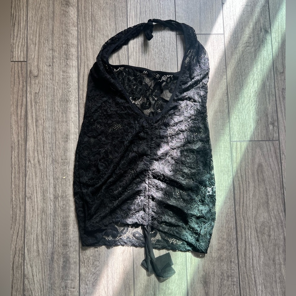 Super cute y2k style lace halter top